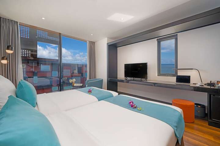 Room 5 of 80
