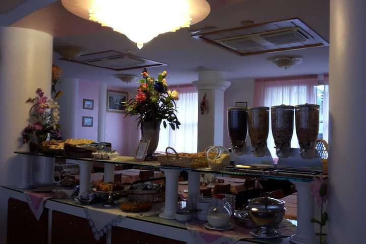 Dining 53 of 94