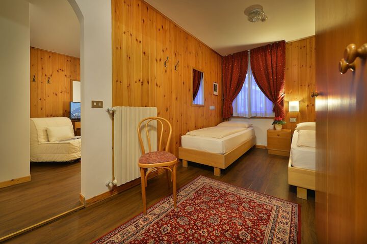 Room 3 of 37