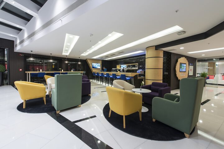 Lounge 43 of 48