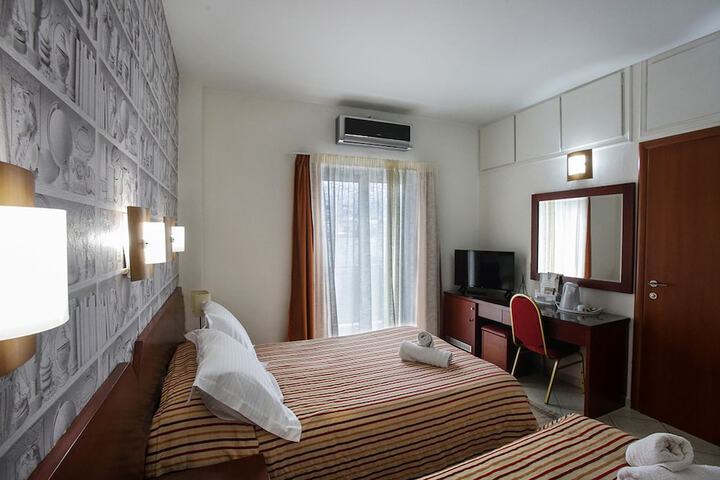 Room 11 of 50