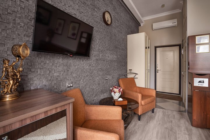 Room 32 of 73
