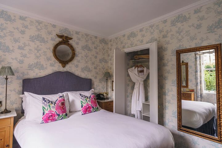 Room 28 of 146