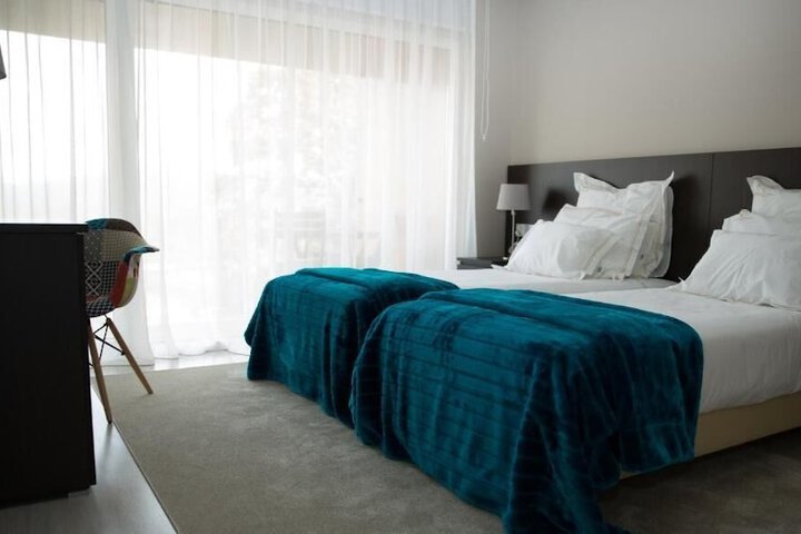 Room 4 of 16