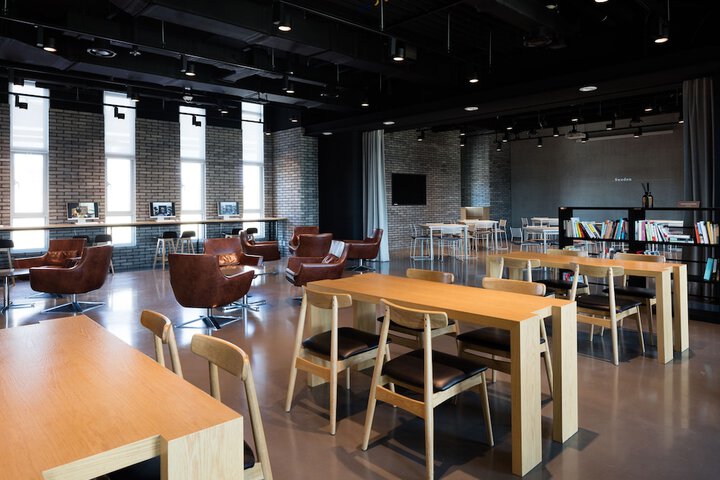 Lounge 124 of 161