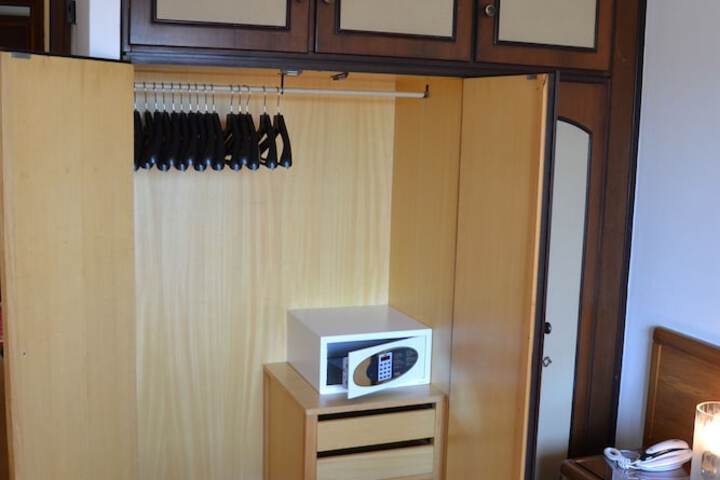 Room 28 of 53