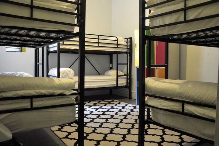 Room 30 of 68