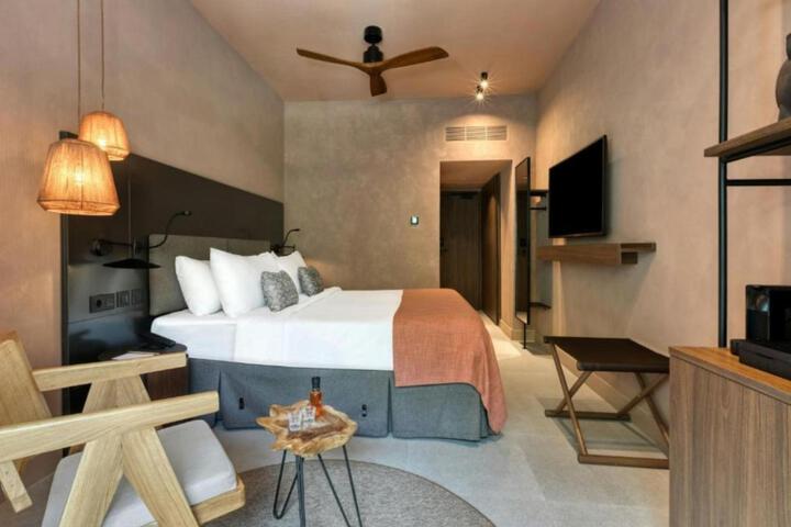 Room 42 of 52