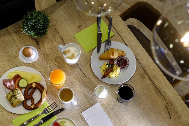 Breakfast/Coffee Service 35 of 46