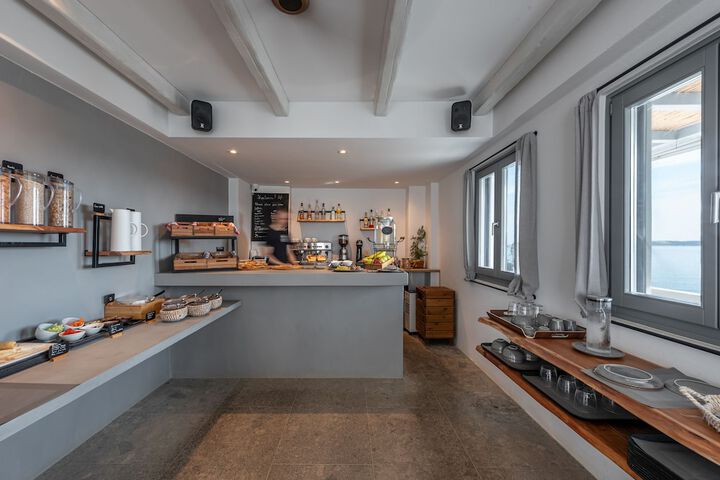 Breakfast/Coffee Service 60 of 73