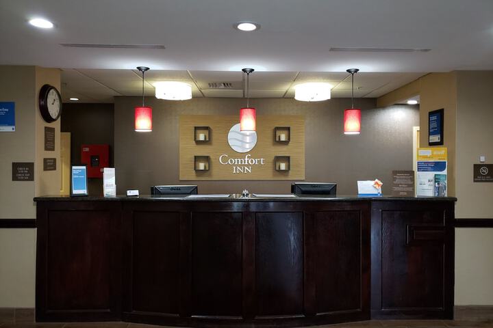 Check-in/check-out kiosk
