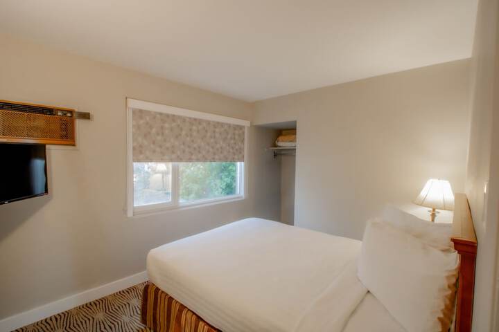 Room 11 of 37