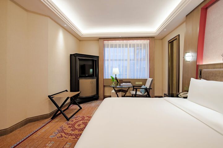 Room 11 of 48