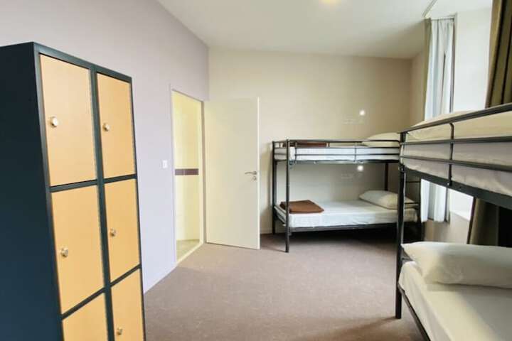 Room 10 of 39