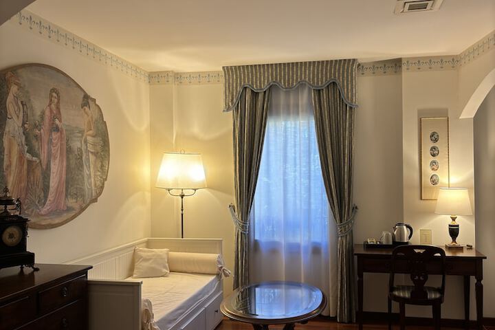 Room 55 of 177
