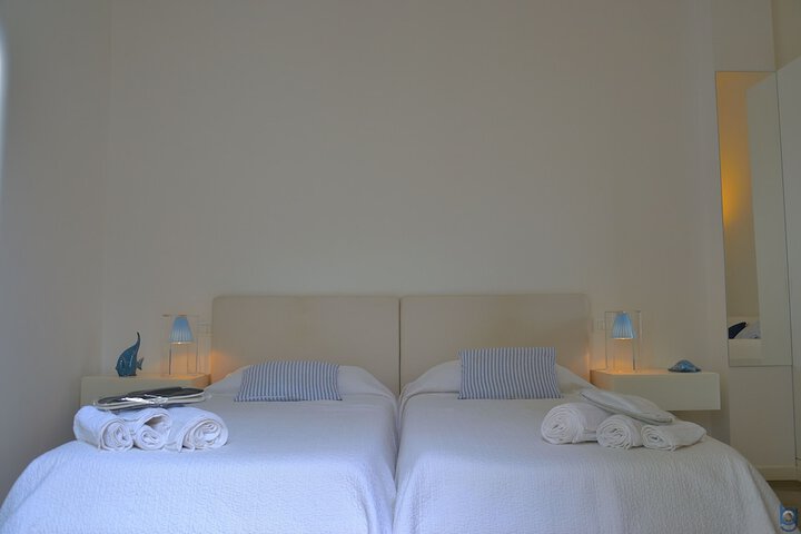Room 2 of 56