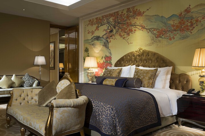 Room 10 of 63
