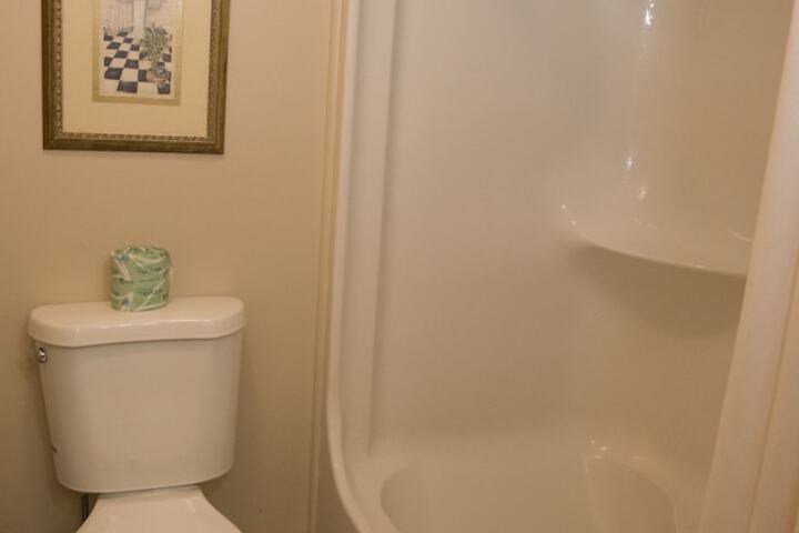 Single Queen Size Bed (3 of 6)