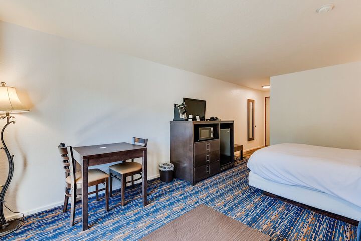 Room 10 of 42