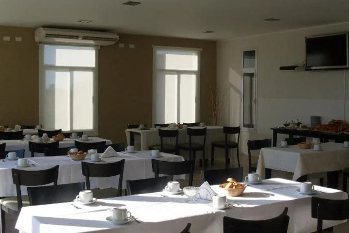 Dining 16 of 17