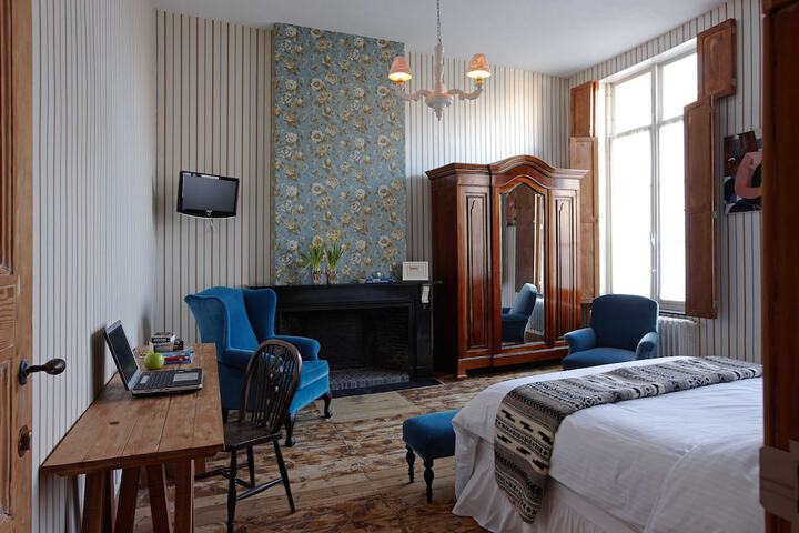 Room 5 of 28
