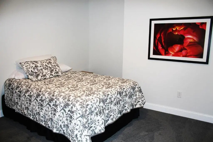 Room 6 of 8