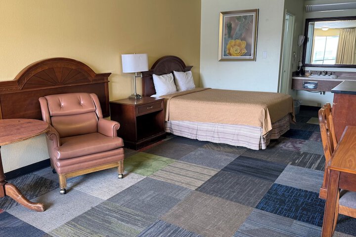 Room 7 of 27