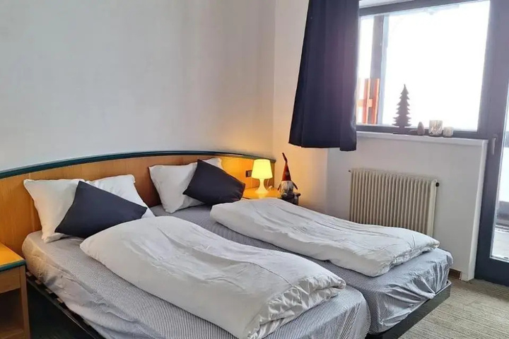 Room 2 of 17