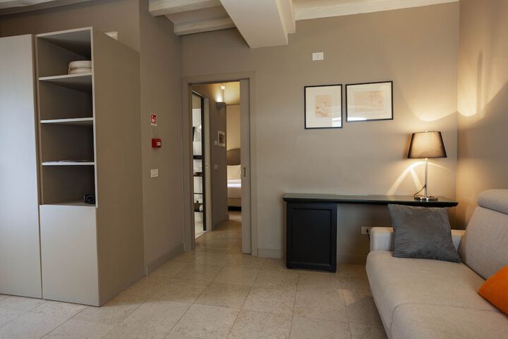 Room 5 of 67