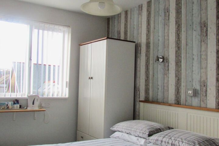 Room 10 of 27
