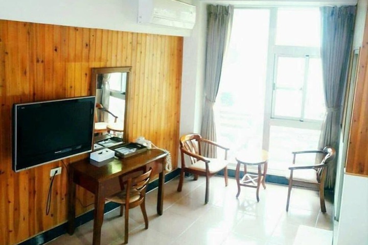 Room 8 of 18