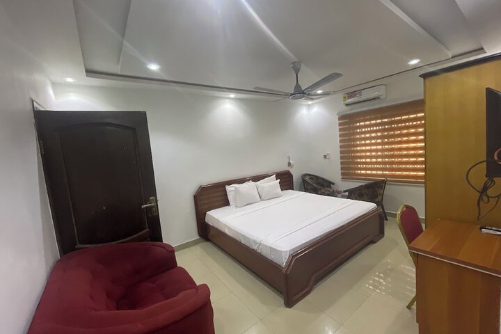 Room 13 of 20