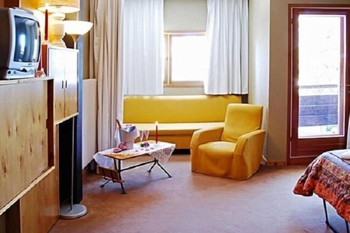 Room 10 of 29