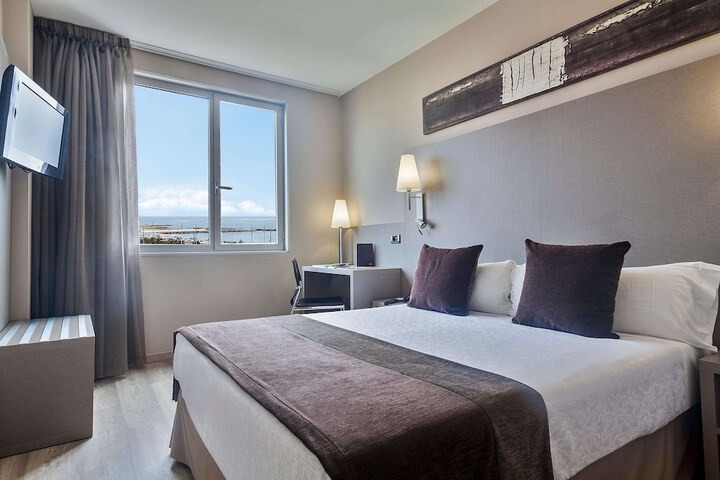 Room 10 of 90