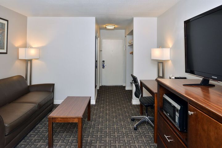 1 Queen Bed Second Floor Sofa Bed Sitting Area Work Desk WiFi Full Breakfast (14 of 19)