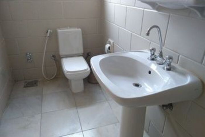 Room 7 of 32