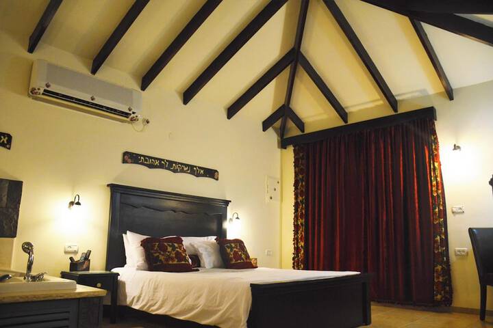 Room 8 of 40