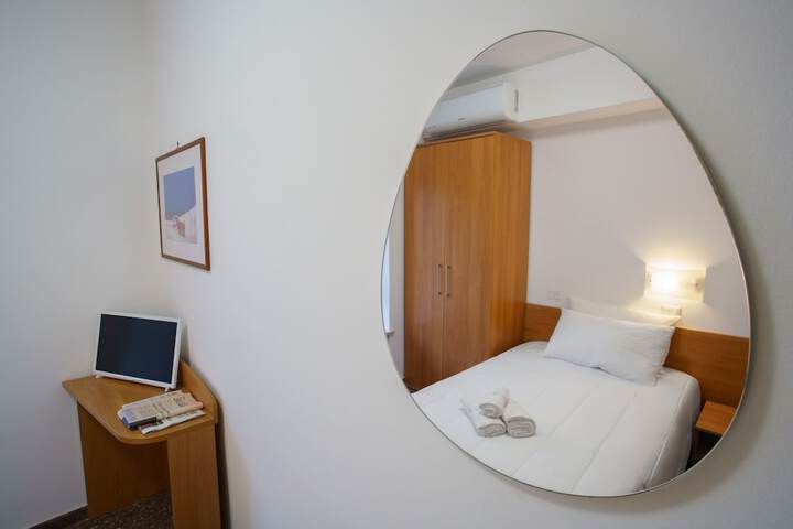 Room 4 of 41