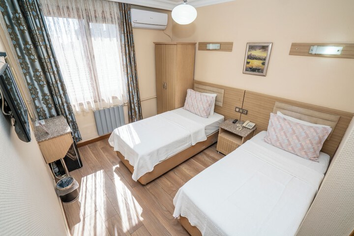 Room 17 of 28