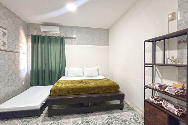 Room 10 of 37