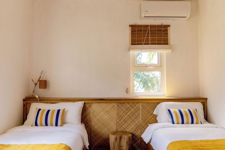 Room 3 of 73