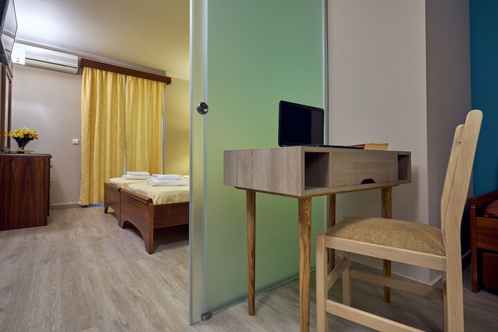 Room 13 of 43