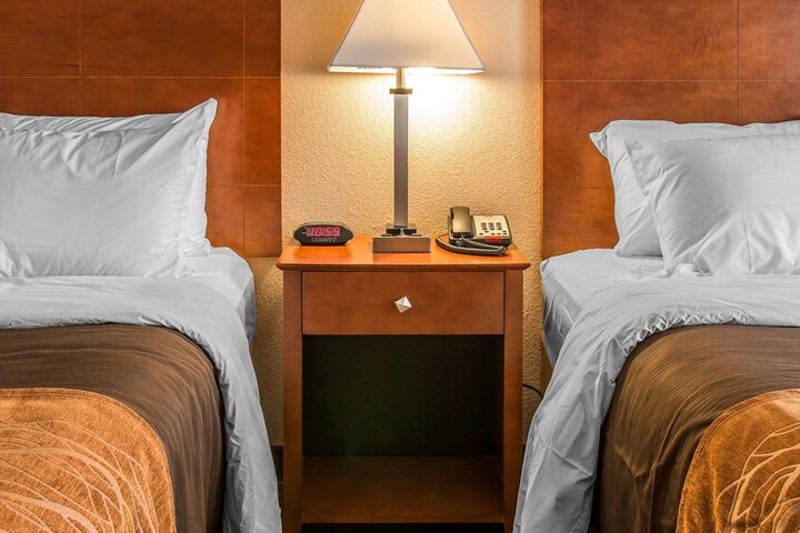 1 King Bed (7 of 8)