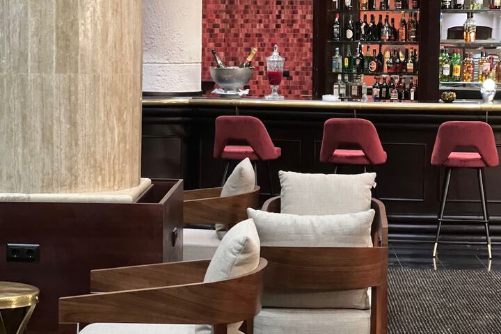 Lounge 78 of 97