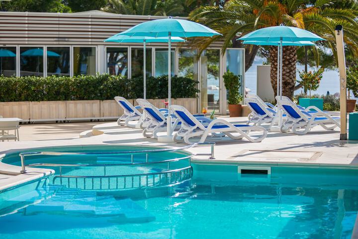 Pool 114 of 149