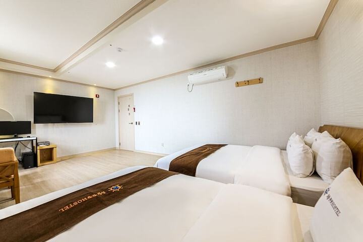Room 10 of 37