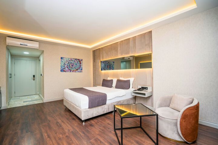 Room 5 of 63