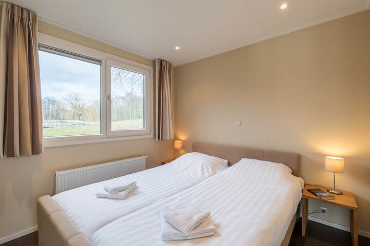 Room 2 of 41