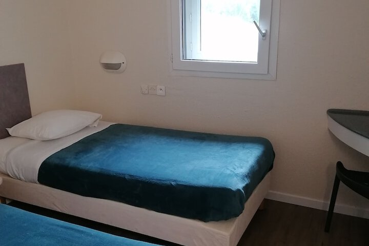 Room 8 of 28