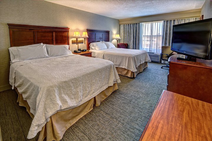 2 Queen Beds Hearing Accessible (12 of 13)